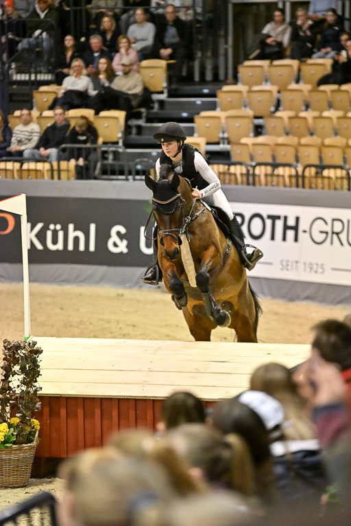  | 12022026 Indoor VS _087 