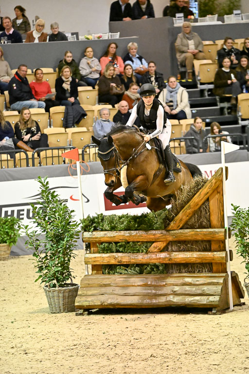  | 12022026 Indoor VS _090 