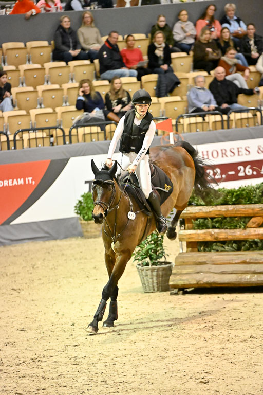  | 12022026 Indoor VS _093 