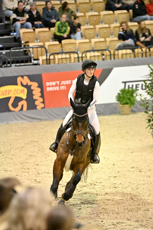  | 12022026 Indoor VS _094 