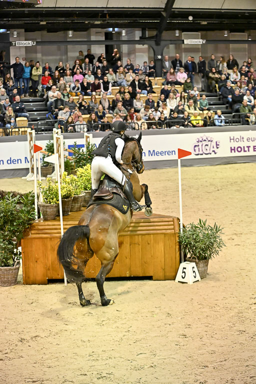  | 12022026 Indoor VS _095 