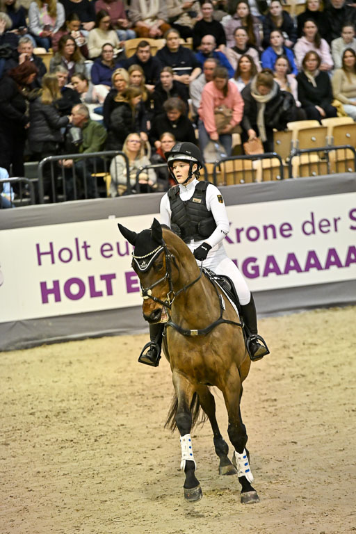  | 12022026 Indoor VS _122 