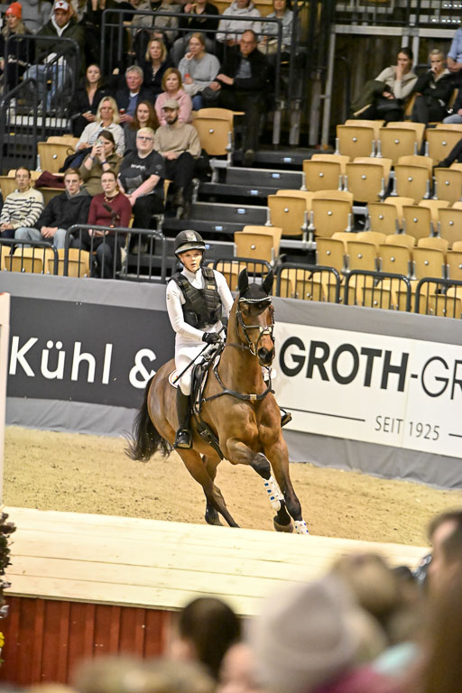  | 12022026 Indoor VS _132 