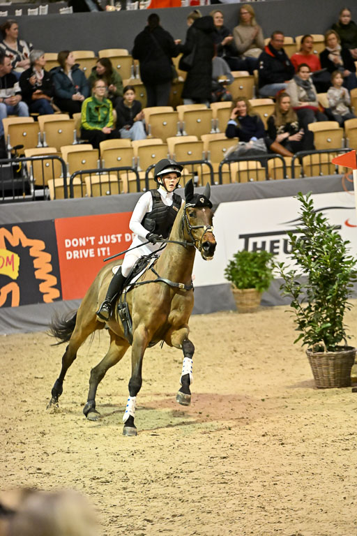  | 12022026 Indoor VS _158 