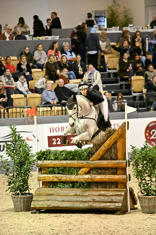  | 12022026 Indoor VS _183 