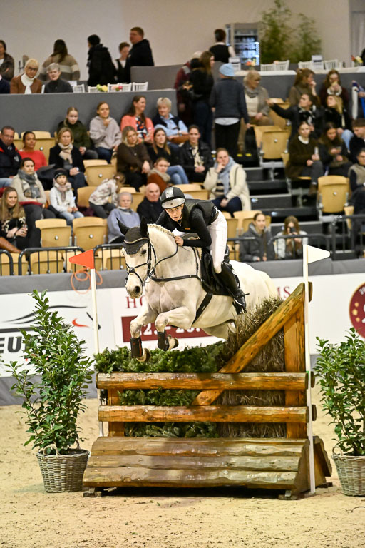  | 12022026 Indoor VS _185 