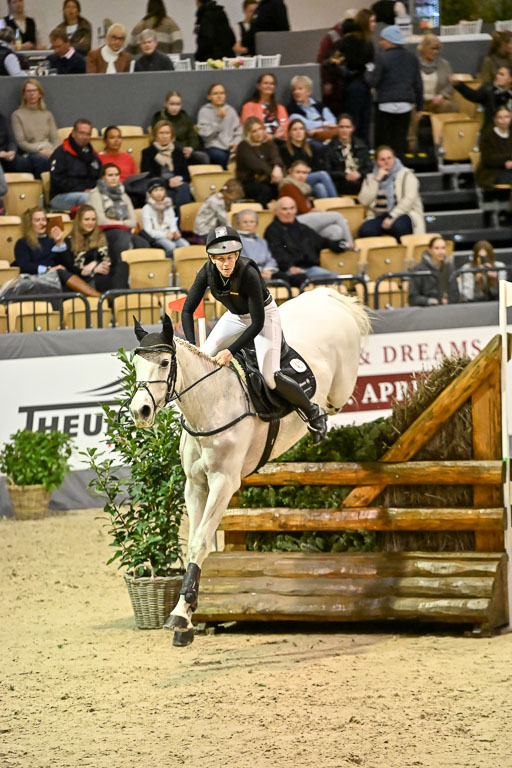  | 12022026 Indoor VS _187 