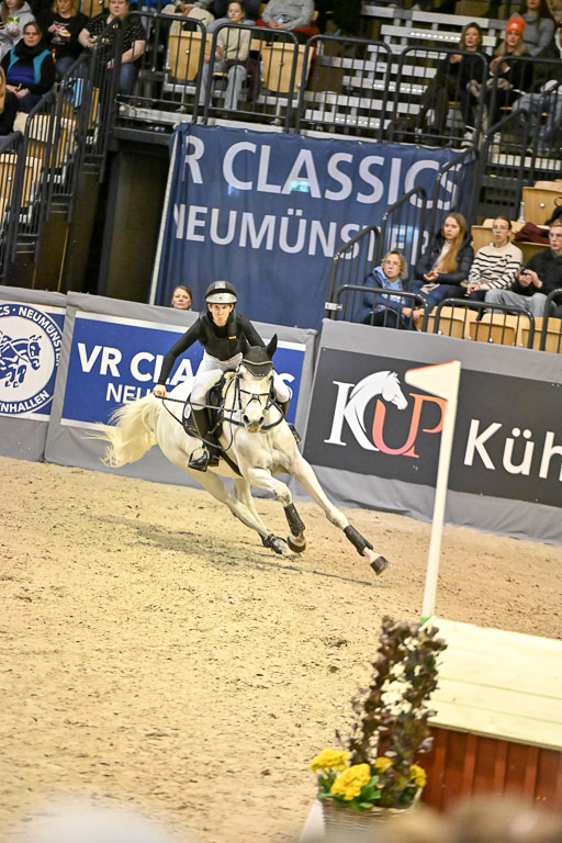  | 12022026 Indoor VS _209 