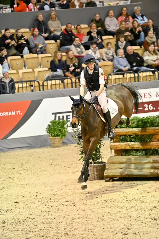  | 12022026 Indoor VS _258 