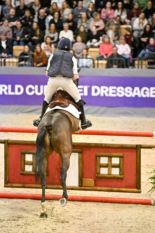  | 12022026 Indoor VS _288 