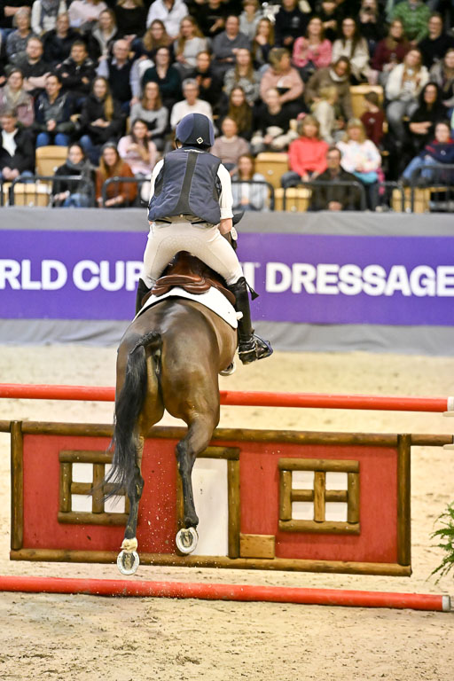  | 12022026 Indoor VS _289 