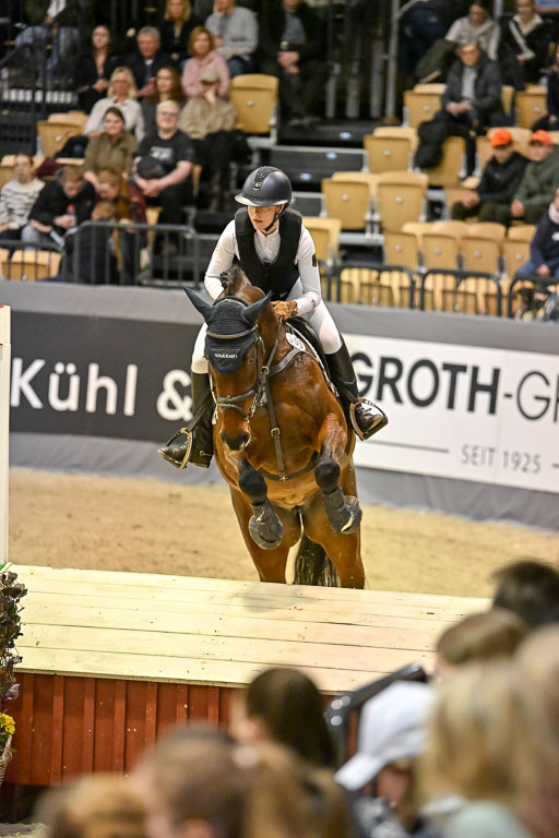  | 12022026 Indoor VS _296 