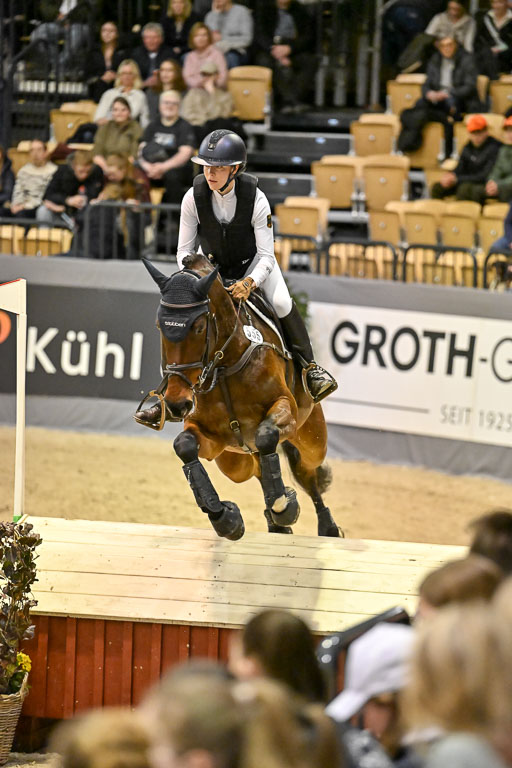  | 12022026 Indoor VS _298 