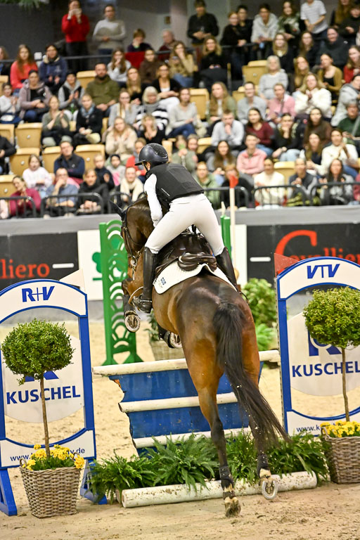  | 12022026 Indoor VS _335 