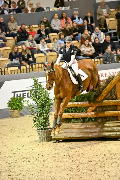  | 12022026 Indoor VS _352 