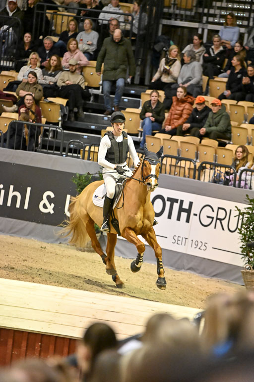  | 12022026 Indoor VS _379 