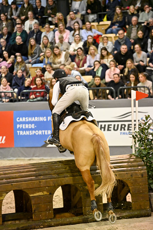  | 12022026 Indoor VS _384 