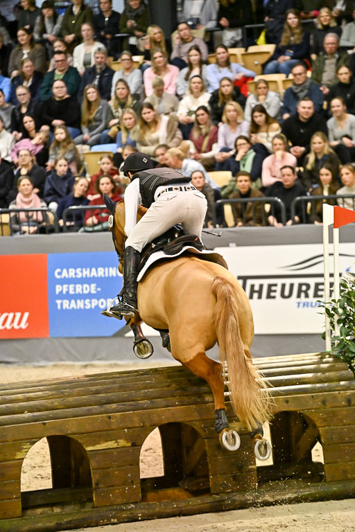  | 12022026 Indoor VS _385 