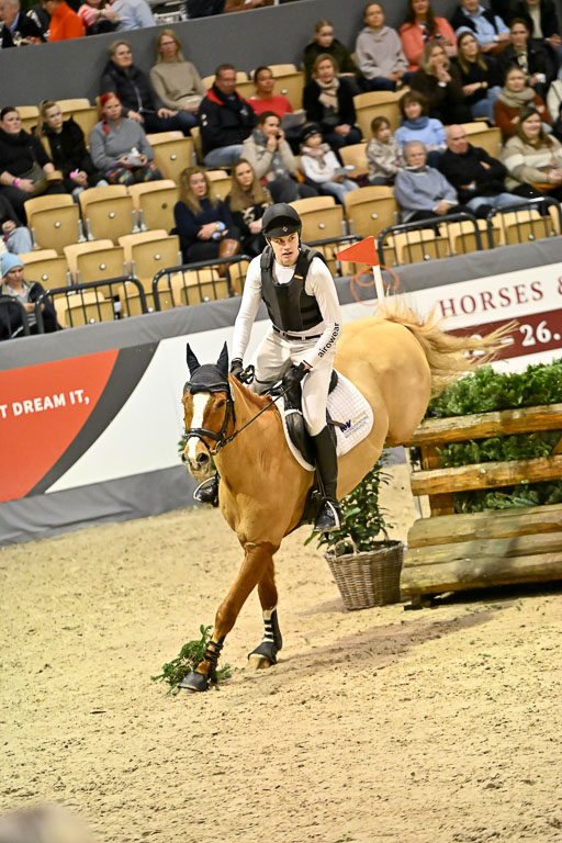  | 12022026 Indoor VS _392 