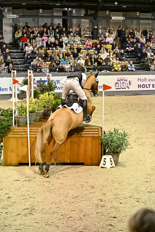  | 12022026 Indoor VS _398 