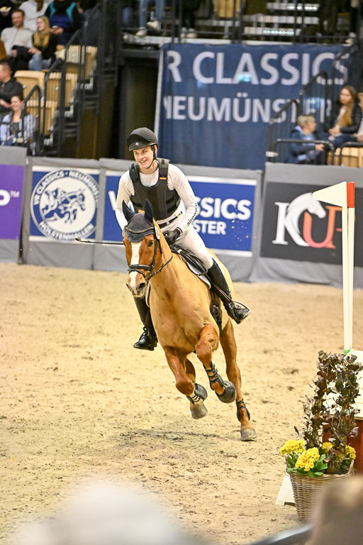  | 12022026 Indoor VS _418 