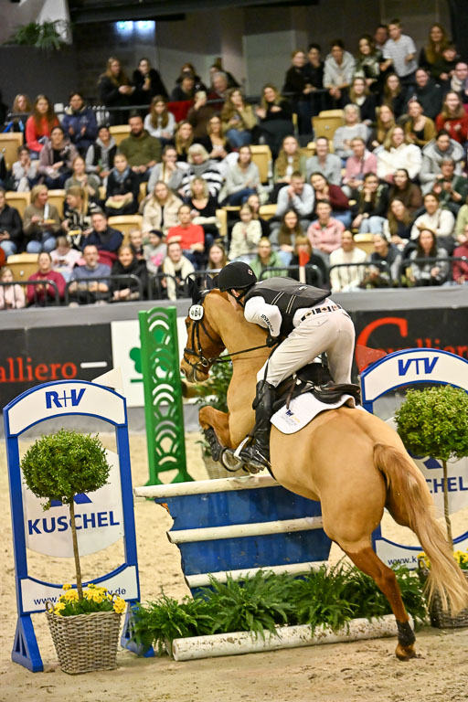  | 12022026 Indoor VS _421 