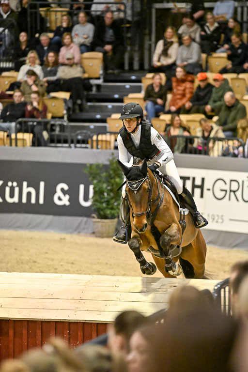  | 12022026 Indoor VS _432 