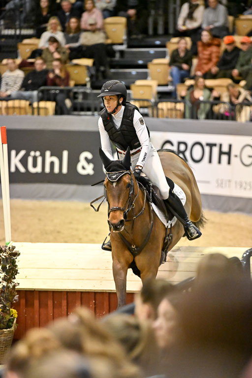  | 12022026 Indoor VS _433 