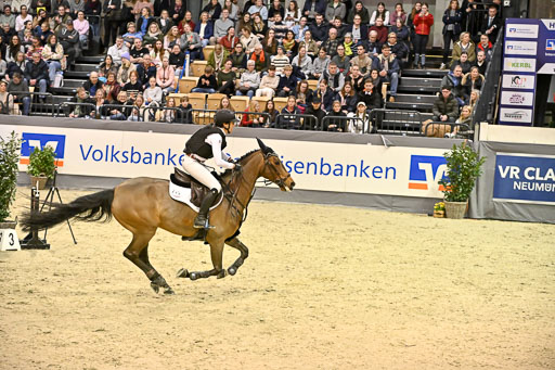  | 12022026 Indoor VS _462 