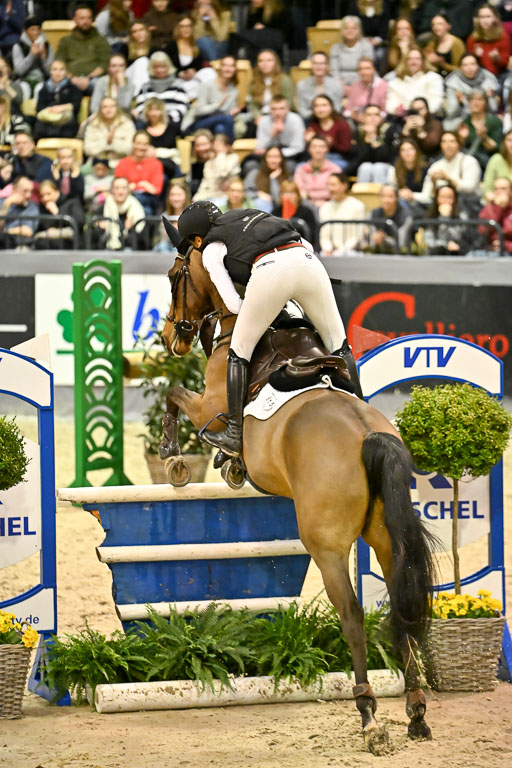  | 12022026 Indoor VS _465 