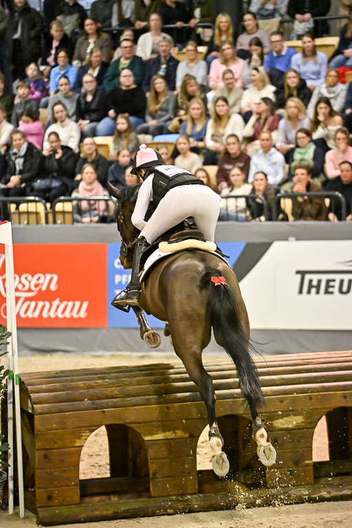  | 12022026 Indoor VS _482 