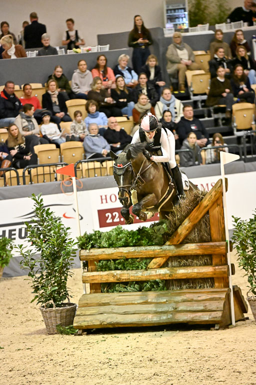  | 12022026 Indoor VS _484 