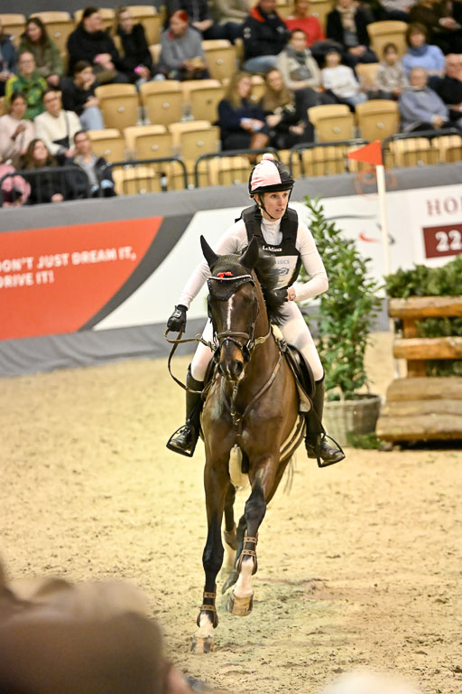  | 12022026 Indoor VS _492 