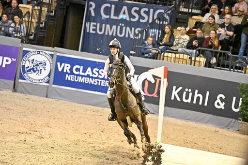  | 12022026 Indoor VS _524 