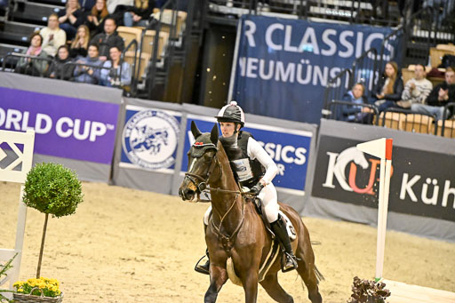  | 12022026 Indoor VS _526 