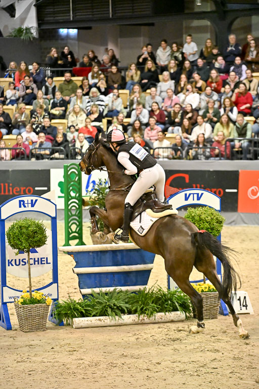  | 12022026 Indoor VS _528 