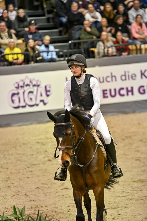  | 12022026 Indoor VS _553 