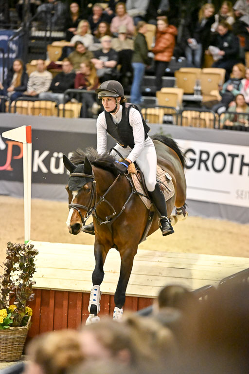  | 12022026 Indoor VS _560 