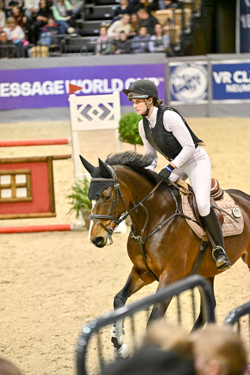  | 12022026 Indoor VS _563 