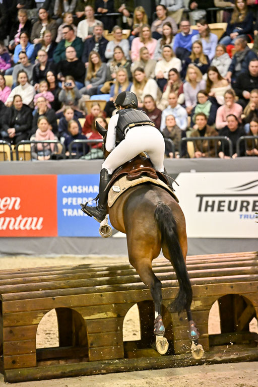  | 12022026 Indoor VS _565 