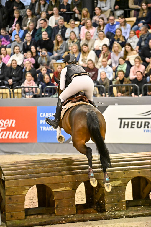  | 12022026 Indoor VS _566 