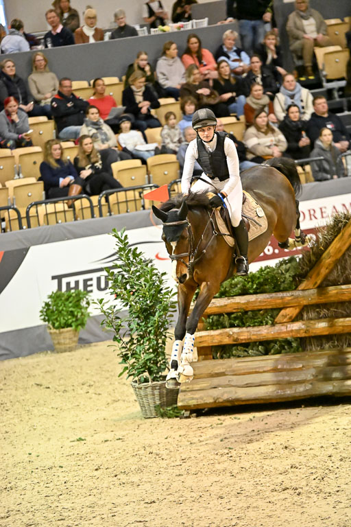  | 12022026 Indoor VS _570 