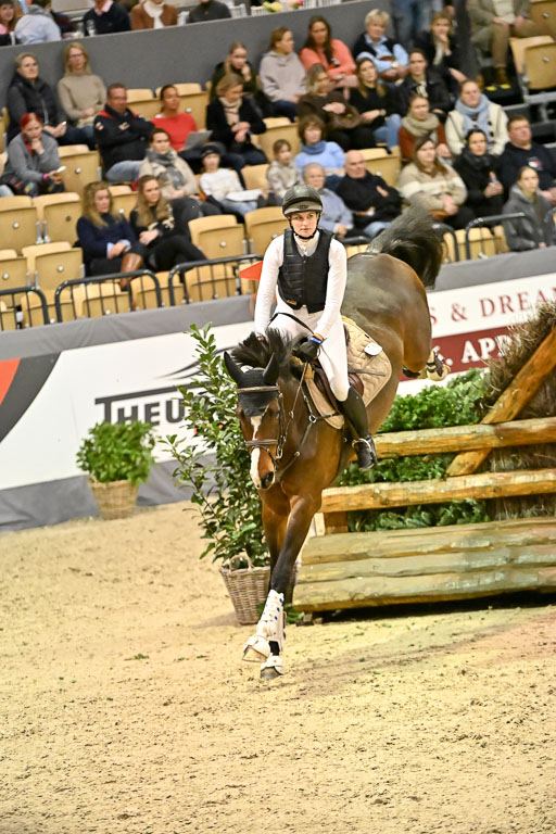  | 12022026 Indoor VS _572 