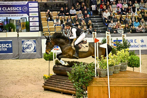  | 12022026 Indoor VS _584 