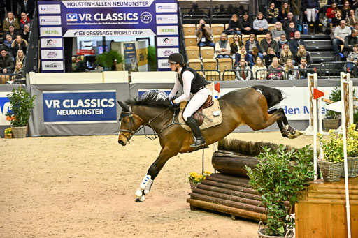  | 12022026 Indoor VS _585 