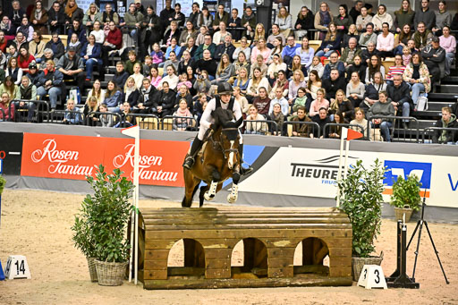  | 12022026 Indoor VS _586 