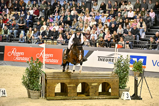  | 12022026 Indoor VS _587 