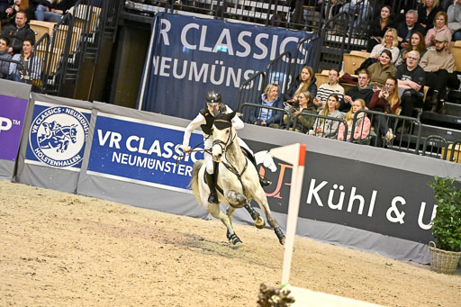  | 12022026 Indoor VS _712 