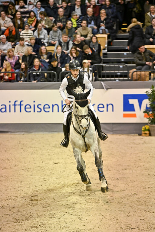  | 12022026 Indoor VS _732 