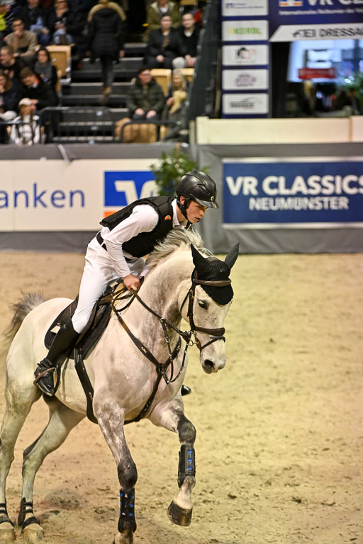  | 12022026 Indoor VS _734 